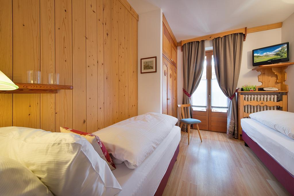 Hotel Posta Livigno Kültér fotó